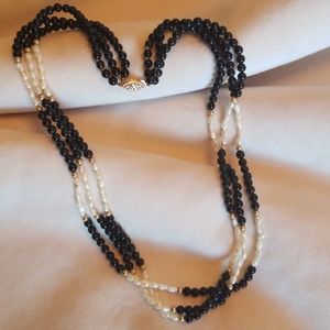 18 in necklace - blk onyx beads, fresh water pearl